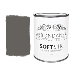 Lak Soft Silk Mud is een vergrijsde donkerbruine kleur met een groenige ondertoon
